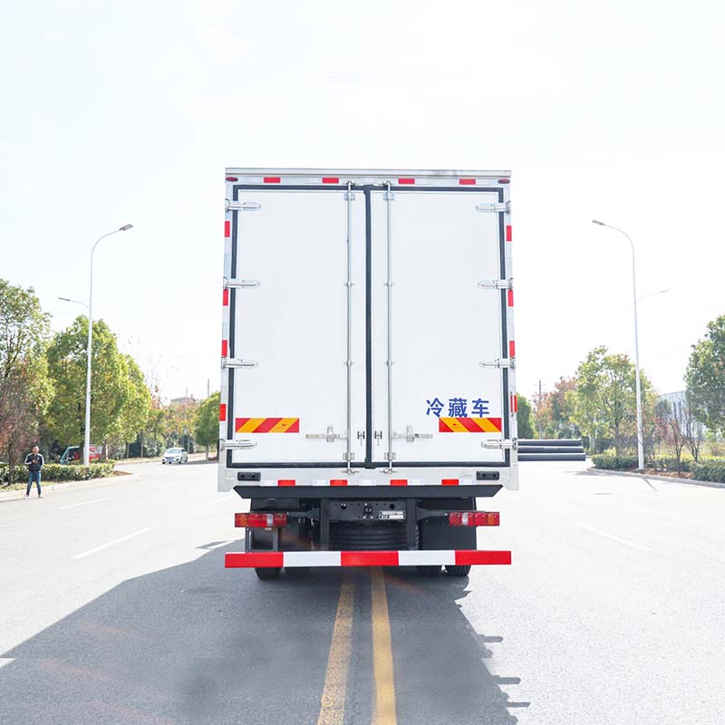Camion frigorifique léger Sinotruk HOWO de 6,8 m à vendre