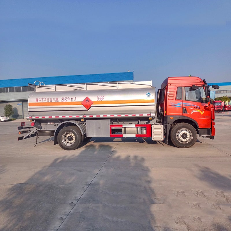Camion-citerne FAW 4x2 14400L neuf ou d'occasion à vendre