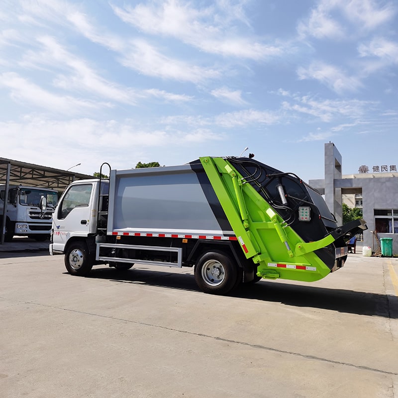 ISUZU high quality 6 cbm compressed garbage truck