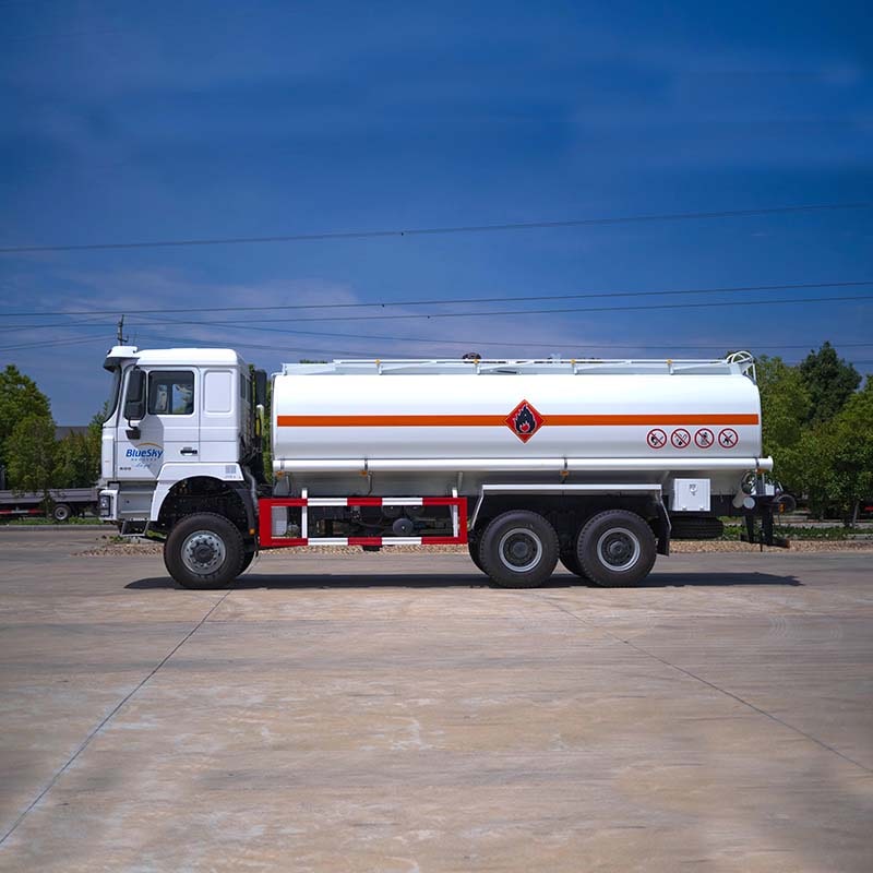 Camion citerne à mazout Shacman 6x6 25 000 litres