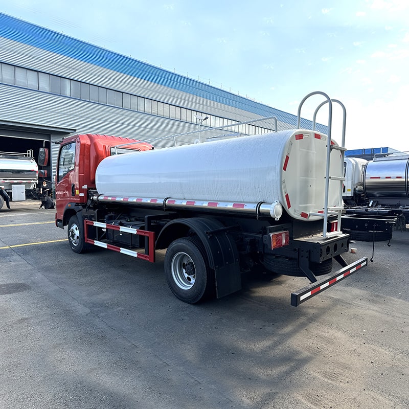 Howo Mini Oil Fuel Tanker Truck 5000L Gasoline Petrol Diesel
