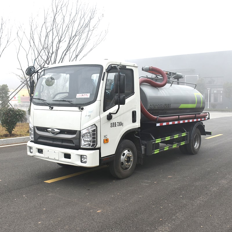 Foton 5500L 115HP toilet septic tank suction truck