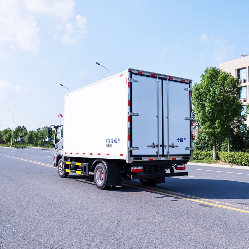 DongFeng small 5ton refrigerated truck