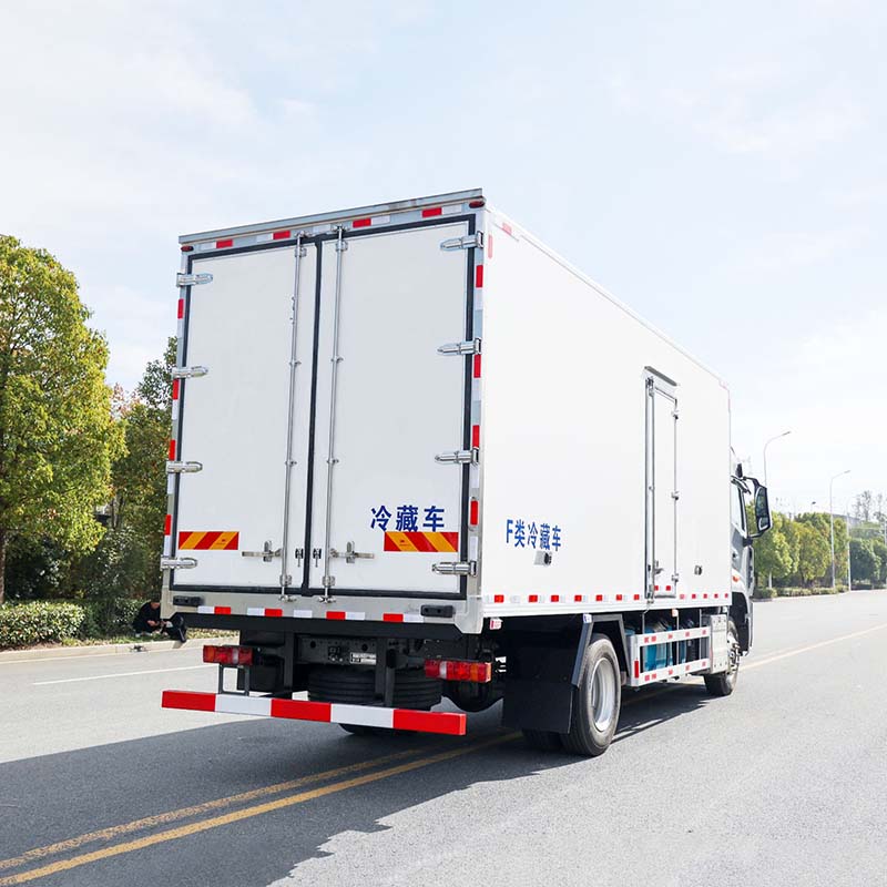 Camion frigorifique léger Sinotruk HOWO de 6,8 m à vendre