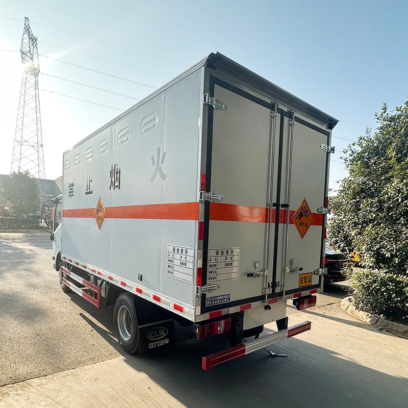 Japan ISUZU explosive flammable liquid goods transport truck