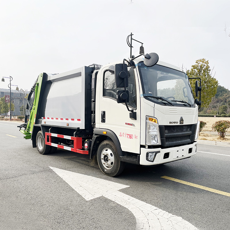 Camion à ordures compressé pour assainissement SINOTRUK HOWO 4*2