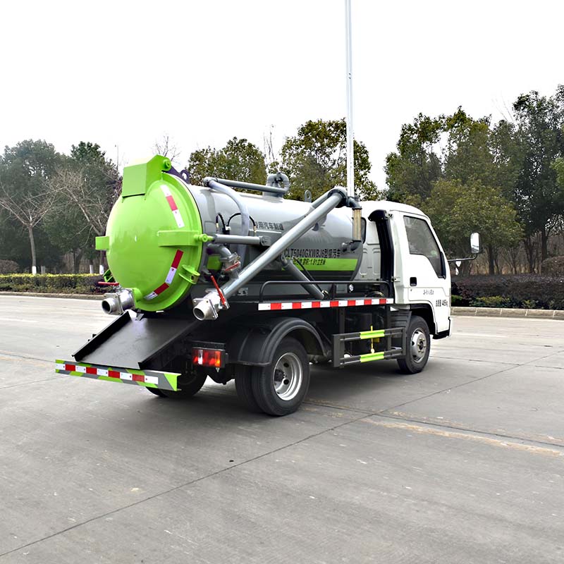 Foton 4*2 2000L vacuum truck sewage suction
