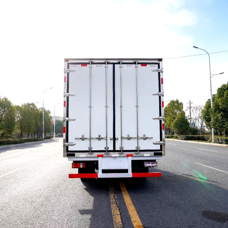Camion frigorifique de fruits de mer congelés Isuzu 23 m3 au Japon