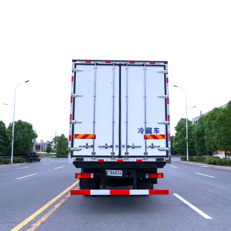 DongFeng 9.6m 6x4 Refrigerated Truck