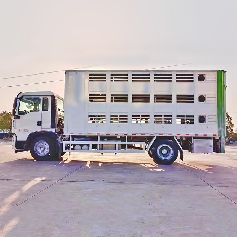 HOWO animal pig chicken livestock poultry transport truck