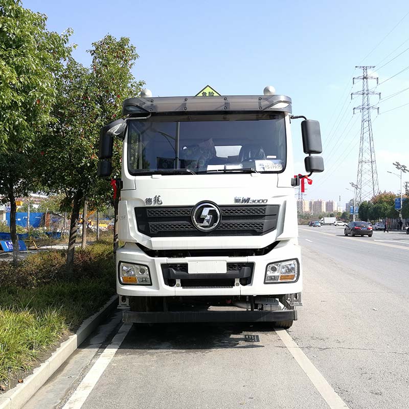 Camion citerne à mazout Shacman 8X4 30000L