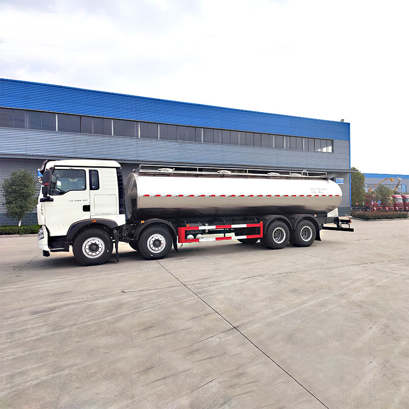 HOWO 8*4 22000L stainless steel liquid water milk tank truck