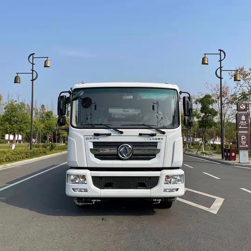 Dongfeng cheap price 4*2 6 wheels road sweeper truck