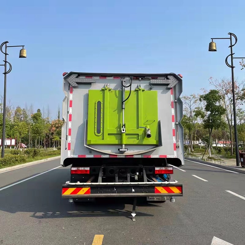 Dongfeng 4*2 road sweeper truck