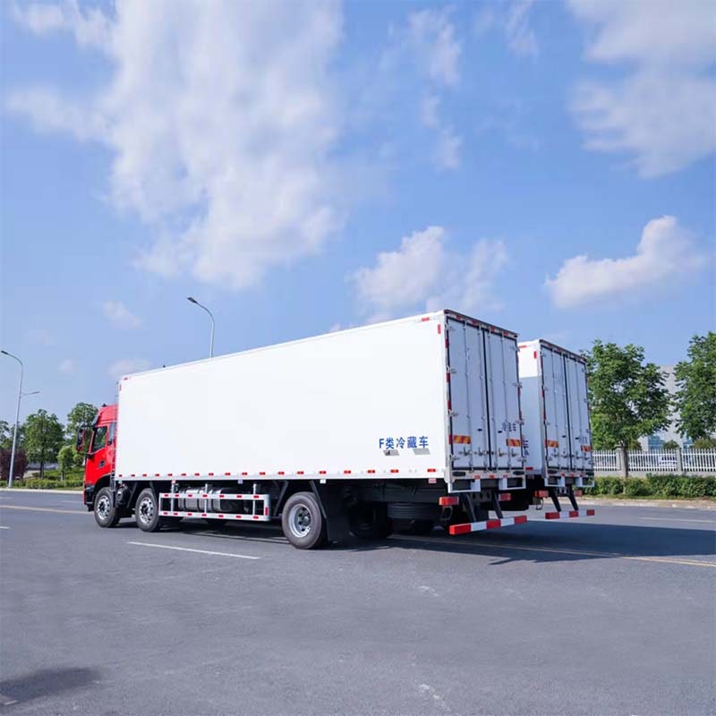DongFeng 9.6m 6x4 Refrigerated Truck