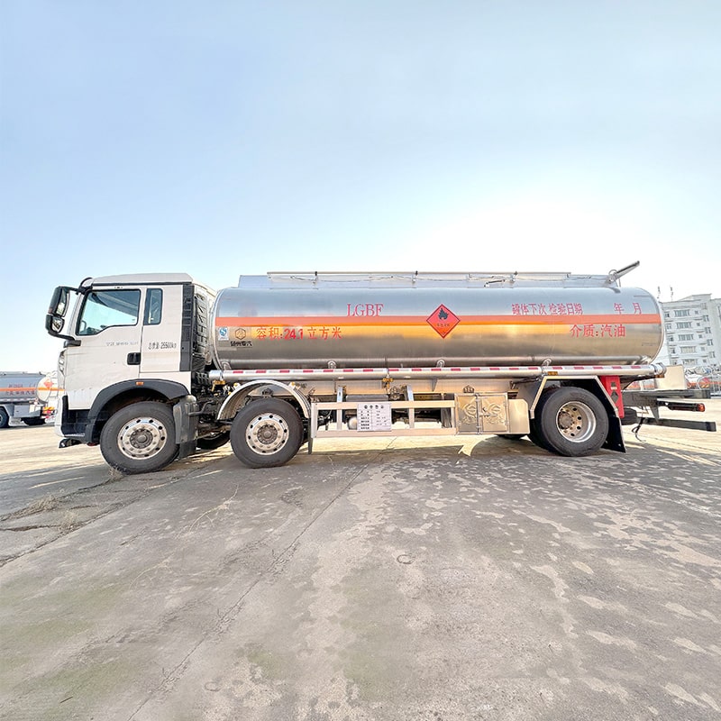 Camion de livraison diesel en alliage d'aluminium HOWO 25 000 litres