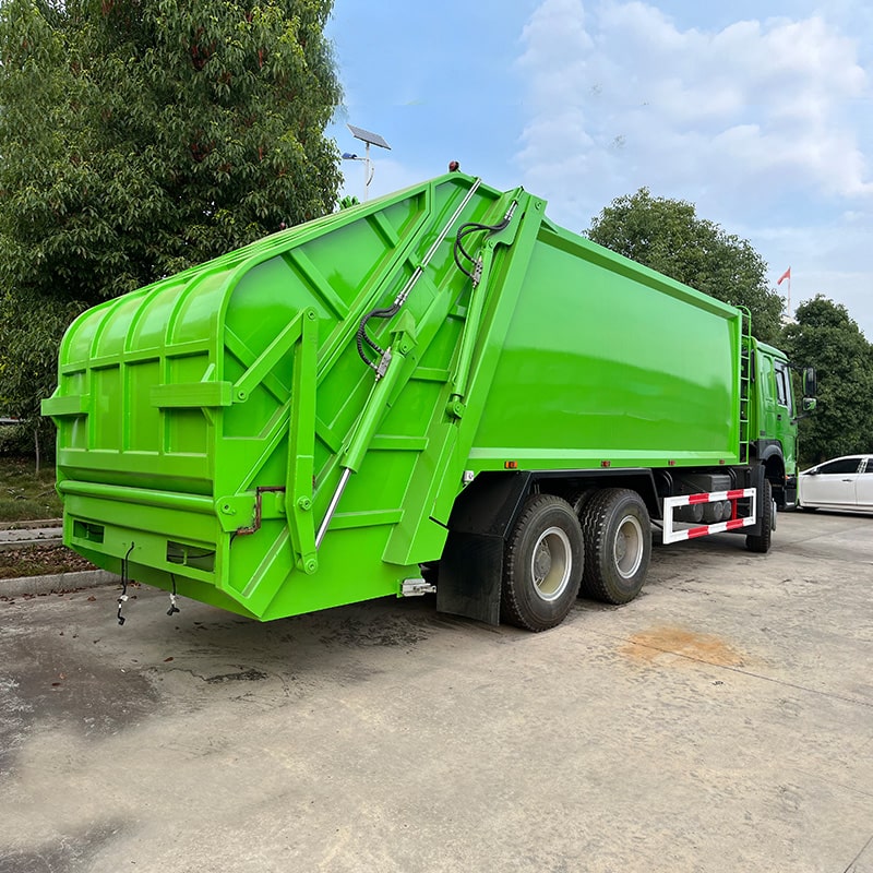 Camion poubelle compacteur SINOTRUCK HOWO 18 CBM 6 x 4 à vendre