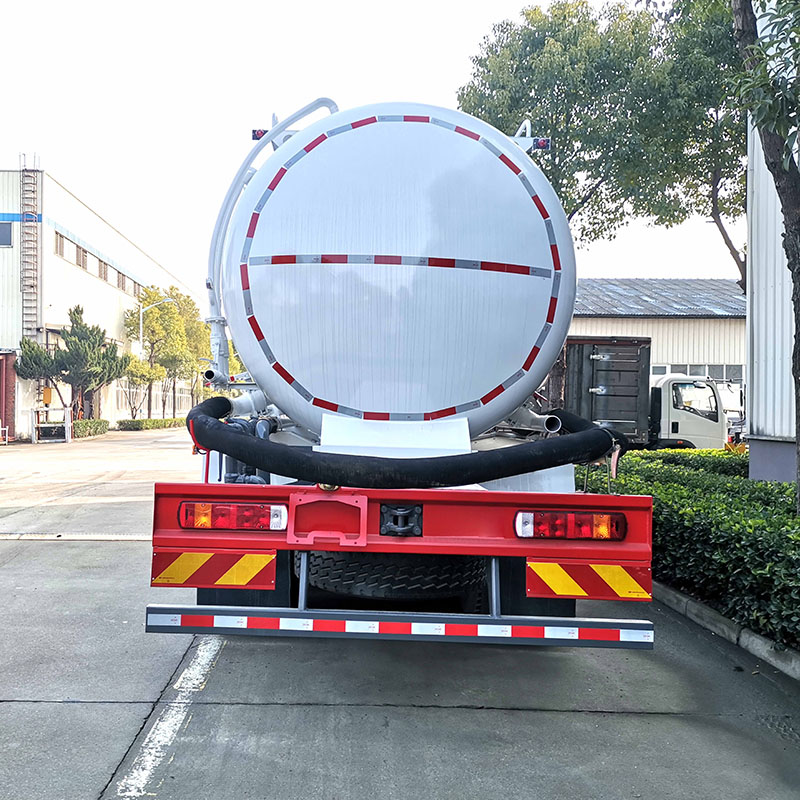 HOWO 8*4 33cbm dry powder cement transport truck