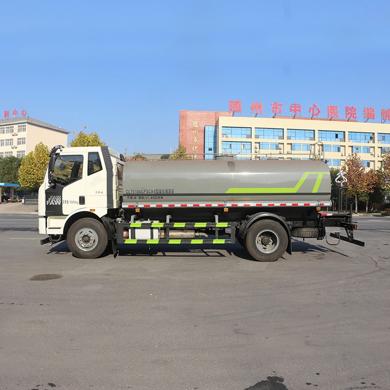 China brand FAW 4*2 watering cart truck water tanks price