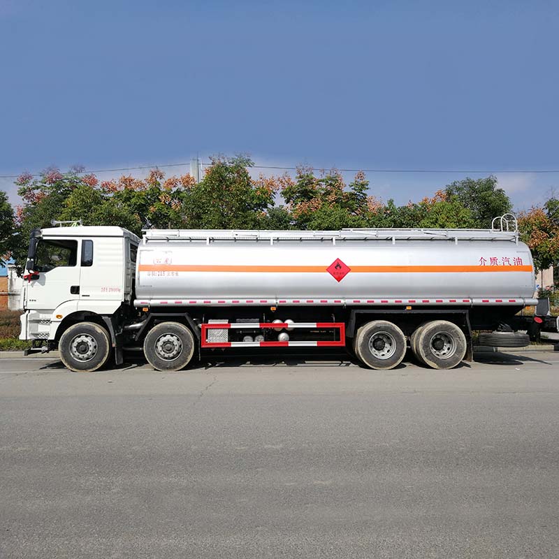 Camion citerne à mazout Shacman 8X4 30000L