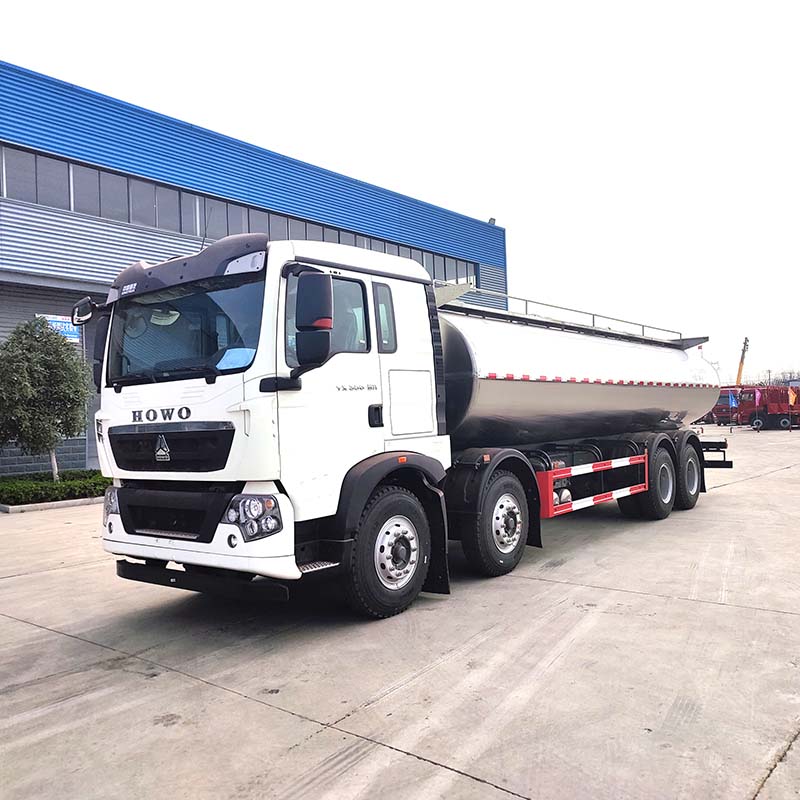 HOWO 8*4 22000L stainless steel liquid water milk tank truck