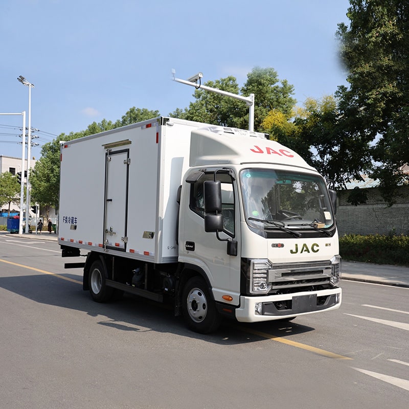 شاحنة تبريد JAC 4*2 سعة 18 مترًا مكعبًا مع قيادة على الجانب الأيمن