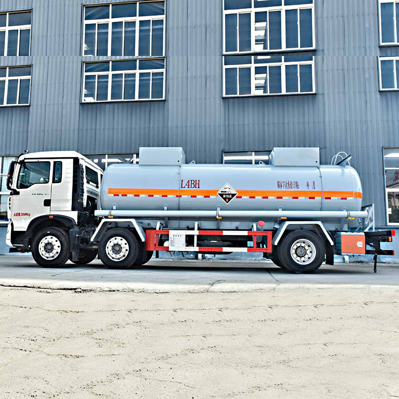 SINOTRUK 6*2 Chemical Tanker (Stainless Steel) for sale