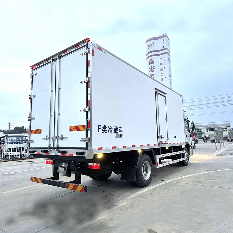 شاحنات تبريد طعام طازج JAC 4*2 للبيع