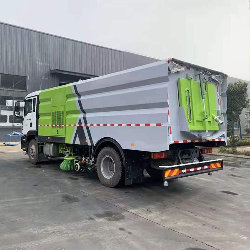 Camion balayeuse aspirante à eau SINOTRUK 4*2