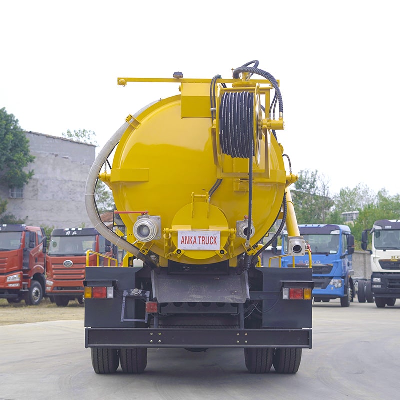 ISUZU 4×2 15m3 Sewage Cleaning and Suction Truck for Sale