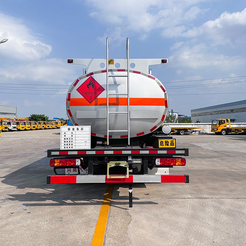 SINOTRUK 4*2 11-тонный топливозаправщик, автоцистерна для перевозки нефтепродуктов