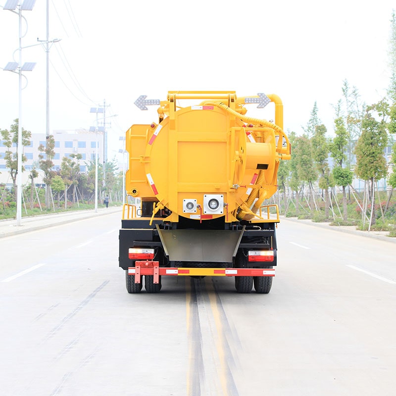 Dongfeng sewage suction cleaning truck for sewer dredge