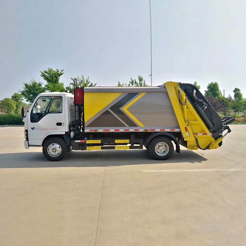 ISUZU 4-тонный мусоровоз с прессованным мусором