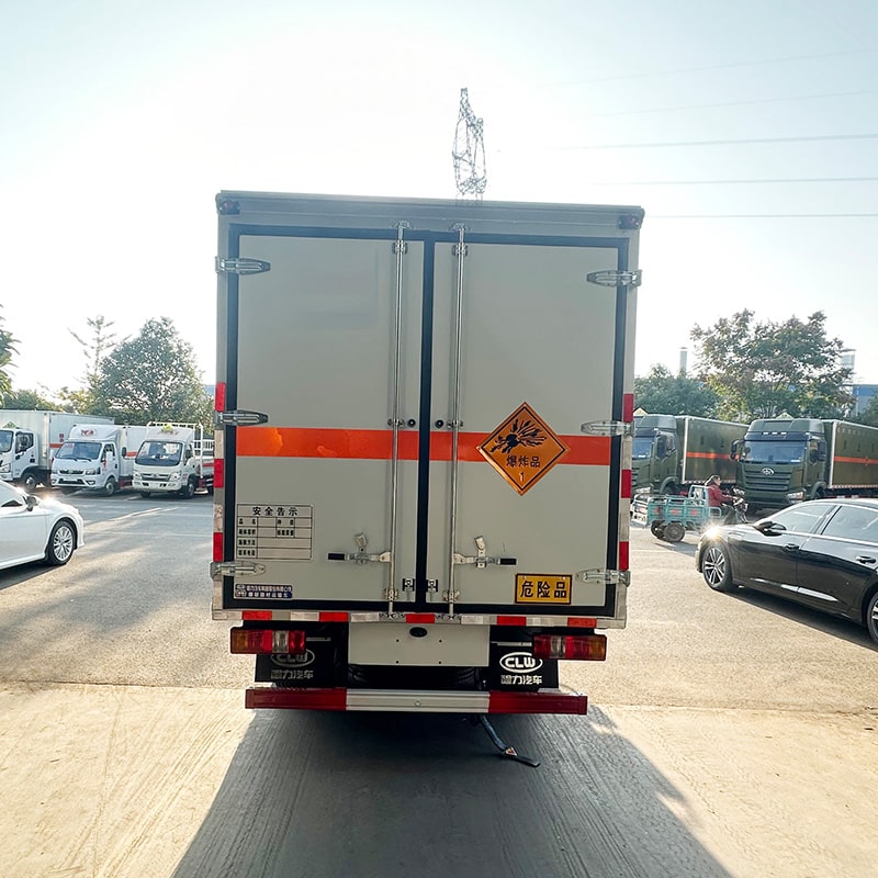 Japan ISUZU explosive flammable liquid goods transport truck