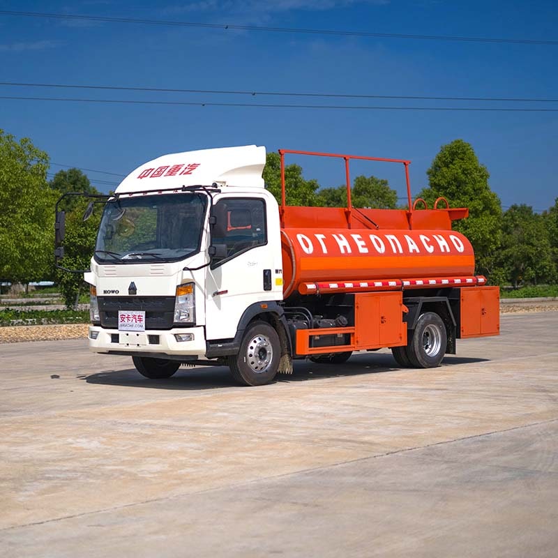 HOWO 5000L fuel tank truck