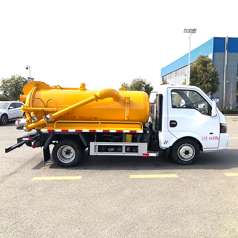Dongfeng 4×2 mini sewage suction truck