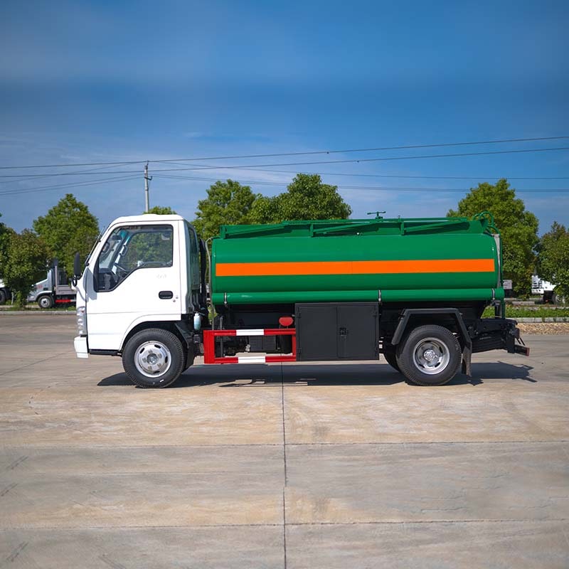 ISUZU 5000 литров дизельный топливозаправщик