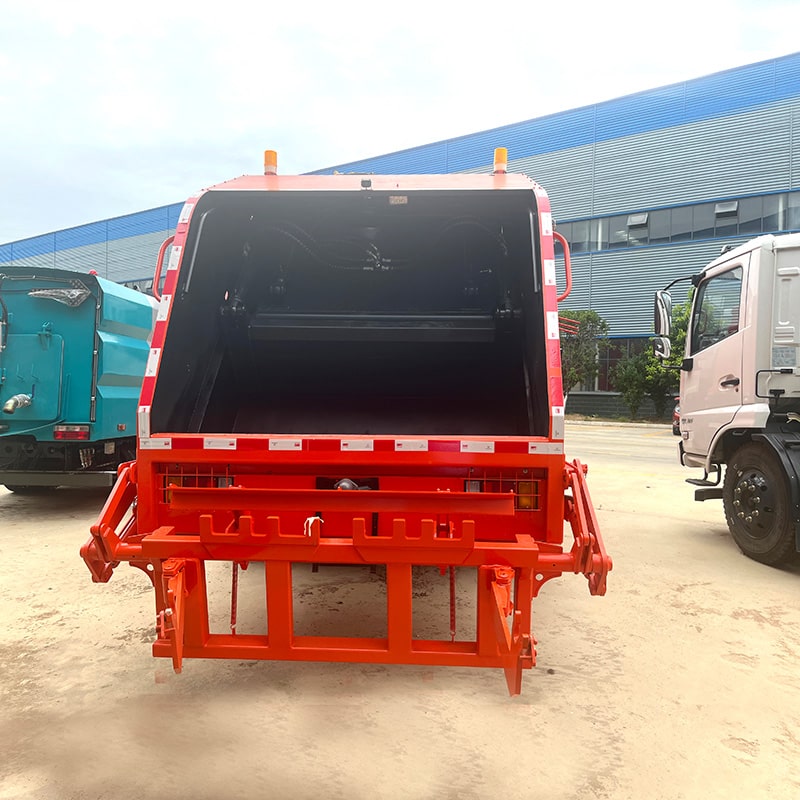 Camion compacteur à déchets de marque japonaise 12 CBM à vendre