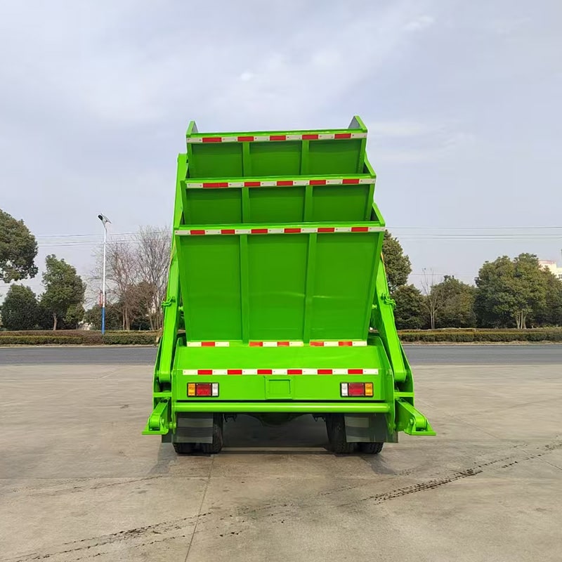 Howo 4 cubic meters Skip Loader Garbage Truck for Sale
