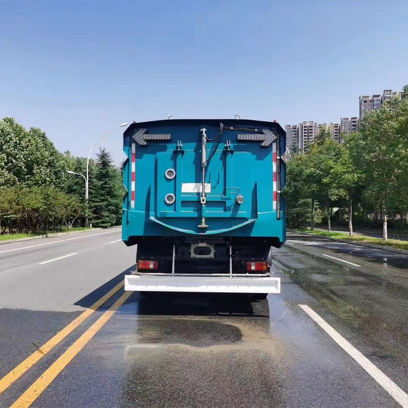 Camion balayeuse haute pression SINOTRUK 4*2 d'occasion ou neuf