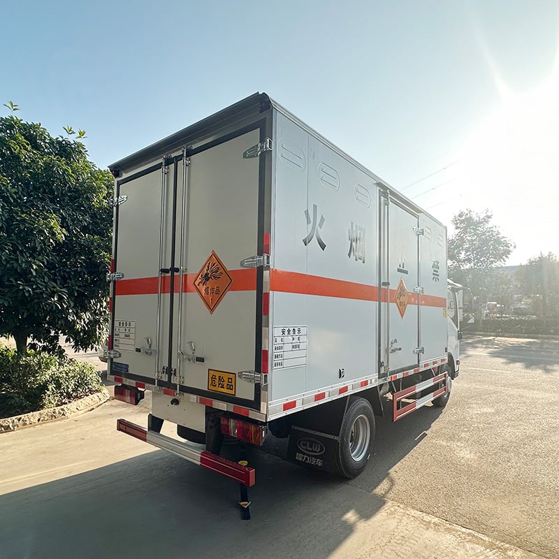 Japan ISUZU explosive flammable liquid goods transport truck