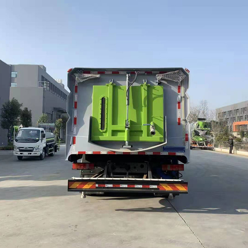 Camion balayeuse aspirante à eau SINOTRUK 4*2