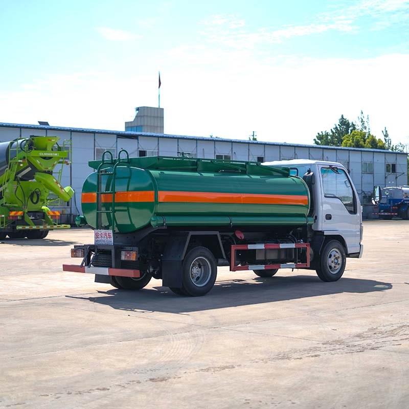 ISUZU 5000 литров дизельный топливозаправщик