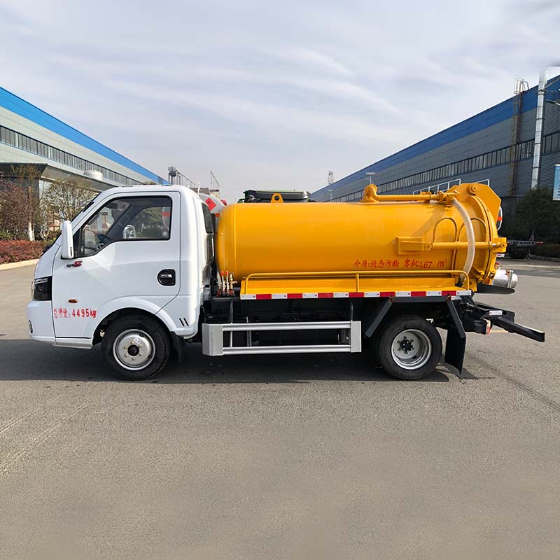 Dongfeng 4×2 mini sewage suction truck