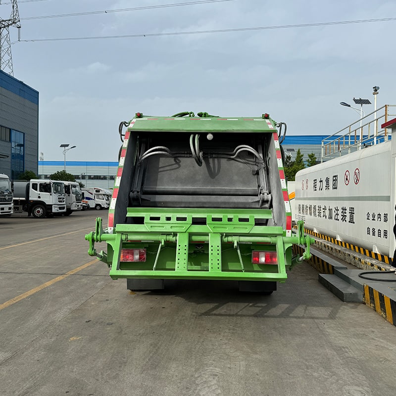 Howo 9 CBM 4x2 Small Compressing Rubbish Truck for Sale