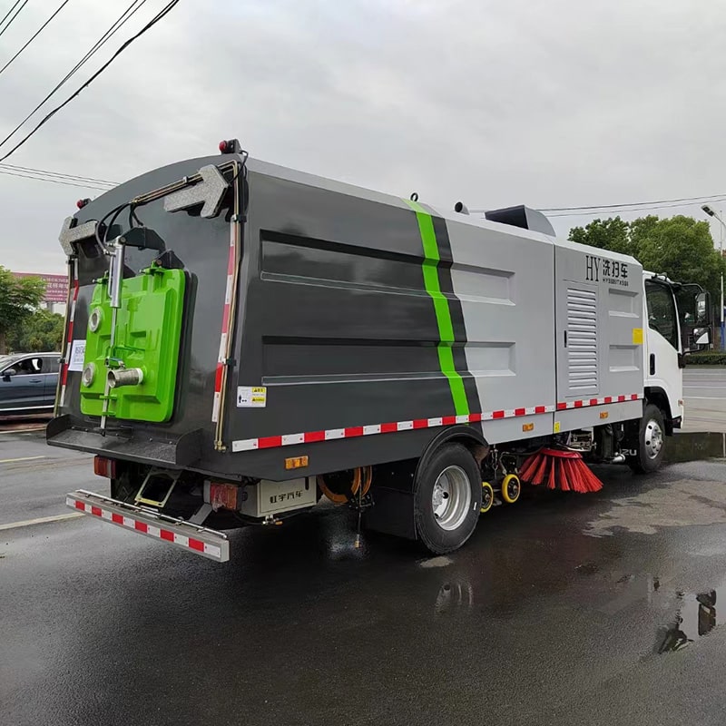 ISUZU 4cbm high-pressure flushing self-cleaning road sweeper