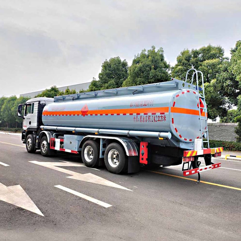 Camion de transport de liquide inflammable au kérosène SINOTRUK 8*4 24m3