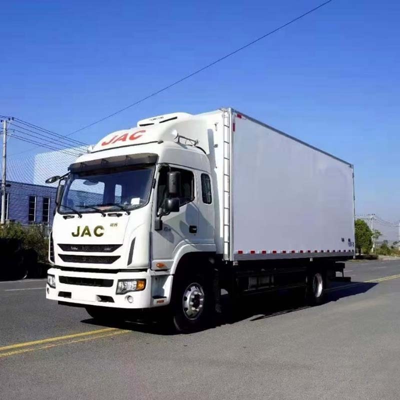 شاحنة تبريد خفيفة الوزن من JAC سعة 10 أطنان