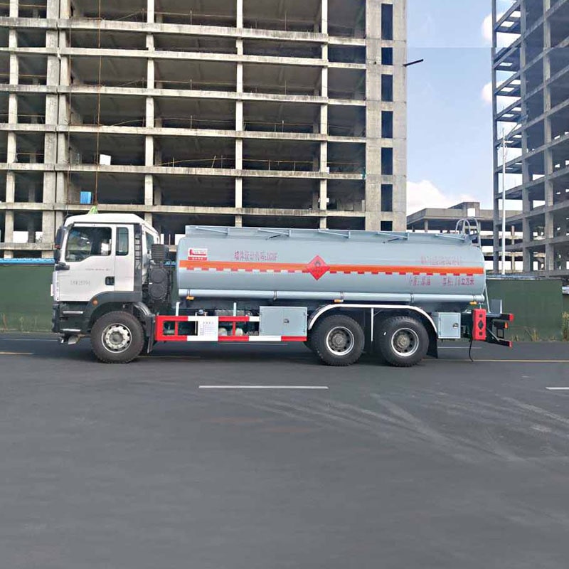 Sinotruk 18m3 kerosene flammable liquid transport truck