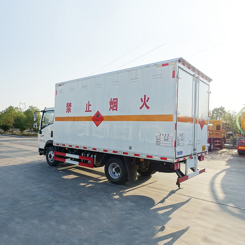 SINOTRUK 4*2 flammable liquid explosion-proof truck